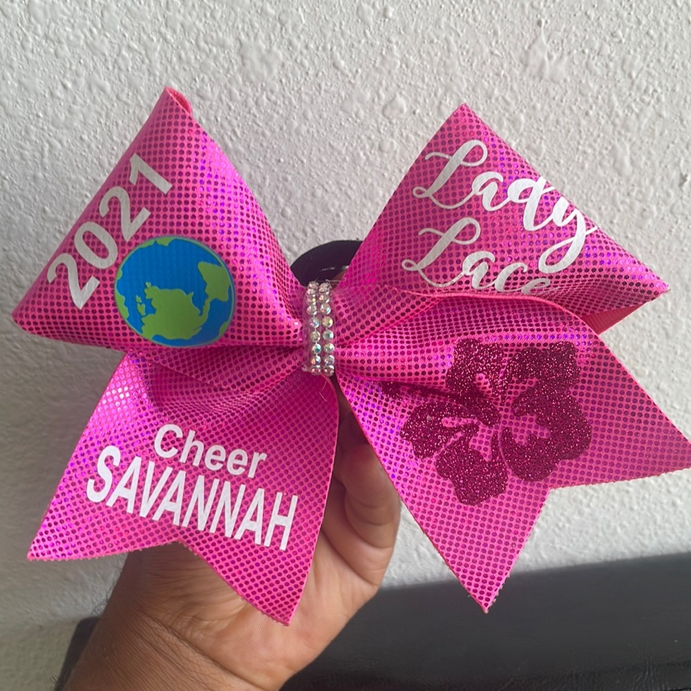 Worlds cheer bow
